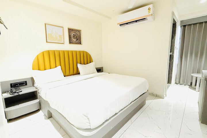 Room 4 of 23