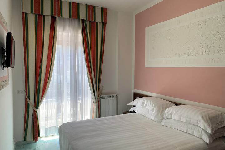 Room 8 of 28
