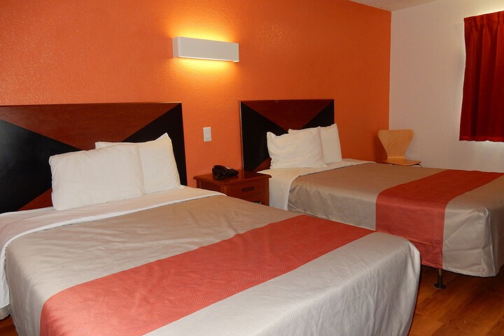 2 Queen Beds (1 of 3)