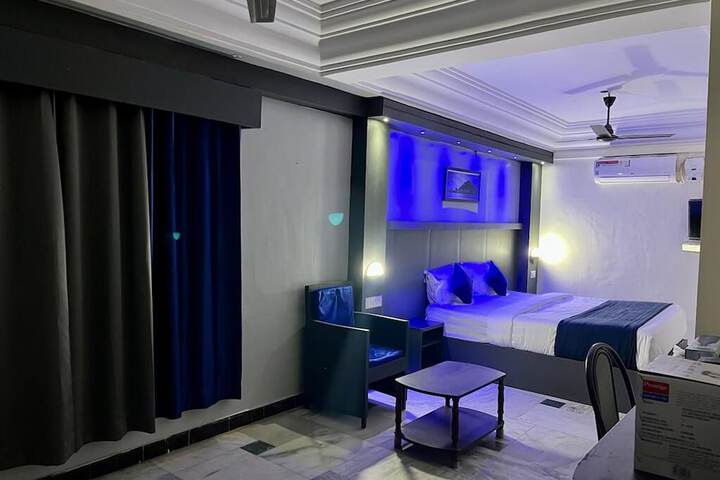 Room 5 of 14