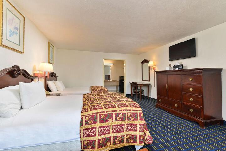 2 Double Beds Accessible (4 of 5)