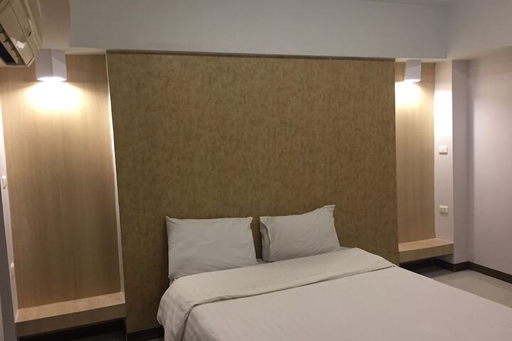 Room 4 of 68