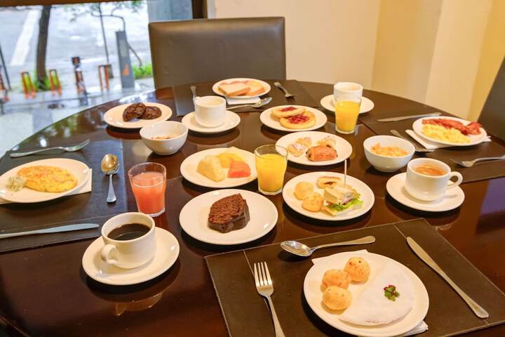 Breakfast/Coffee Service 83 of 150