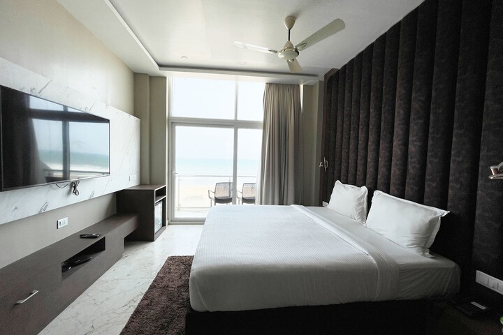 Room 15 of 100