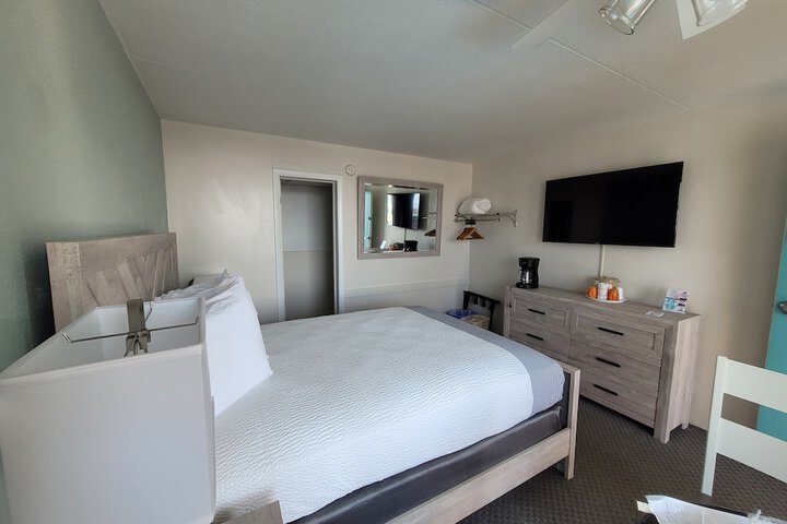 Room 2 of 24