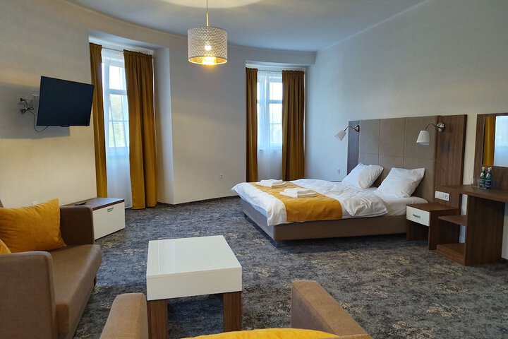 Room 9 of 37