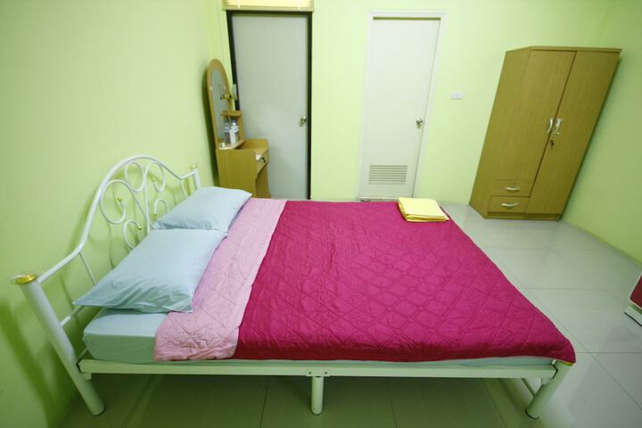 Room 9 of 15