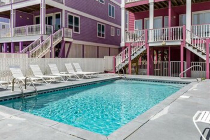 Pool 44 of 75
