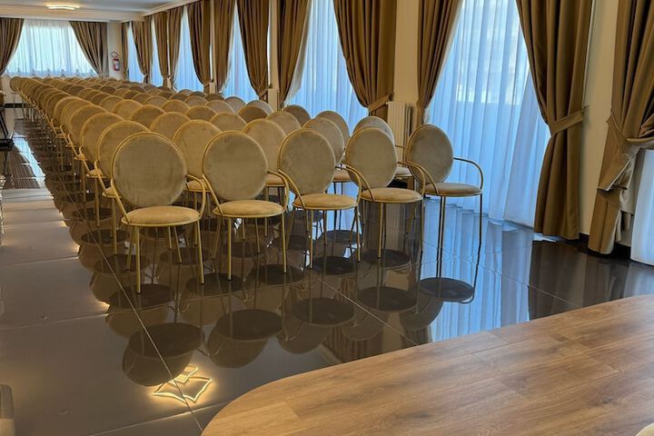 Business Center 17 of 19