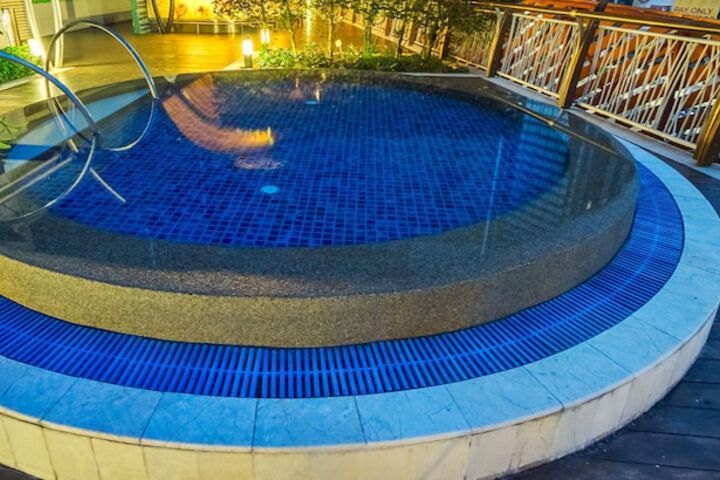 Pools & Facilities
