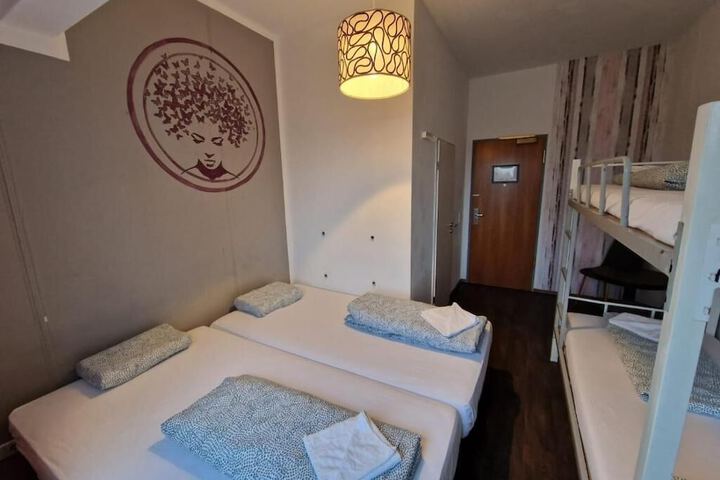 Room 45 of 150