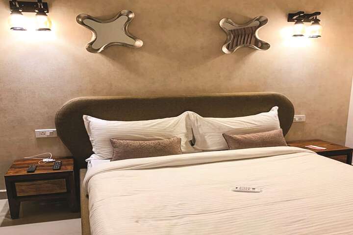 Room 18 of 90