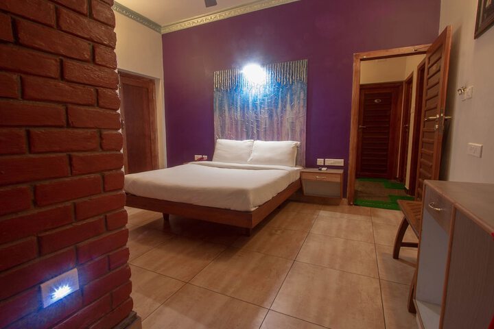 Room 5 of 13