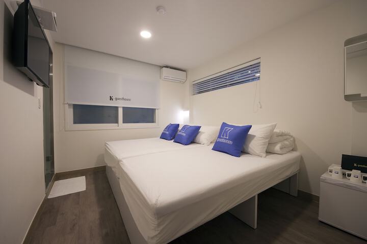Room 4 of 43