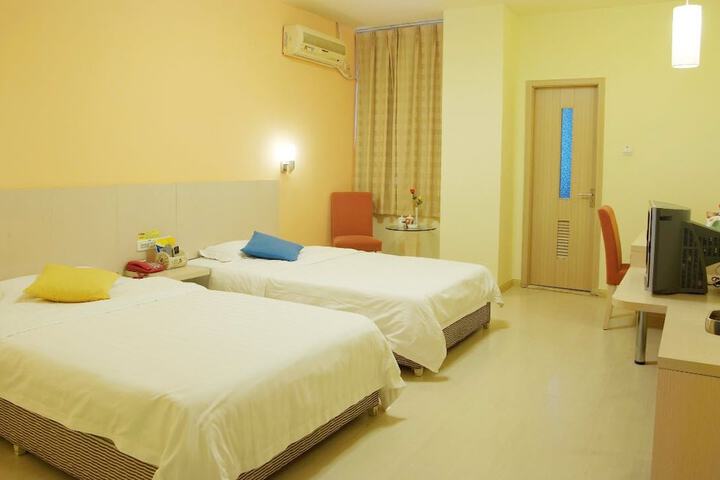Room 4 of 5