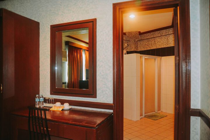 Room 15 of 26