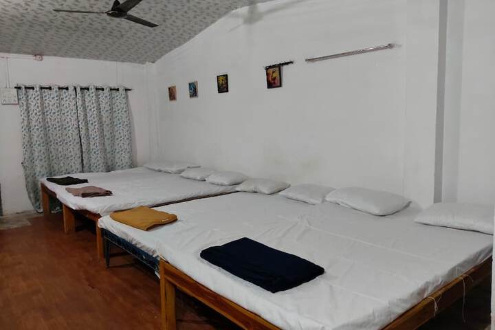 Room 8 of 31