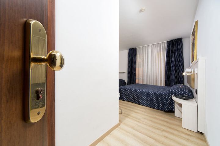 Room 25 of 120