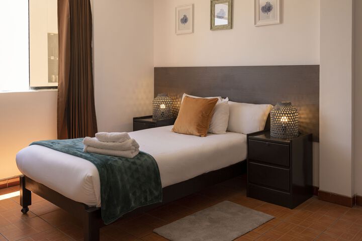 Room 1 of 7