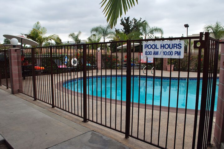 Pool 17 of 26