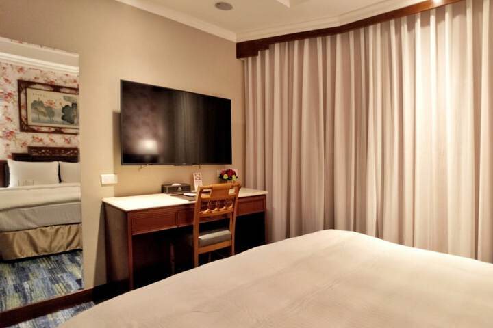 Room 13 of 82