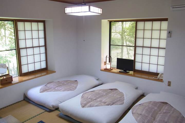 Room 2 of 37