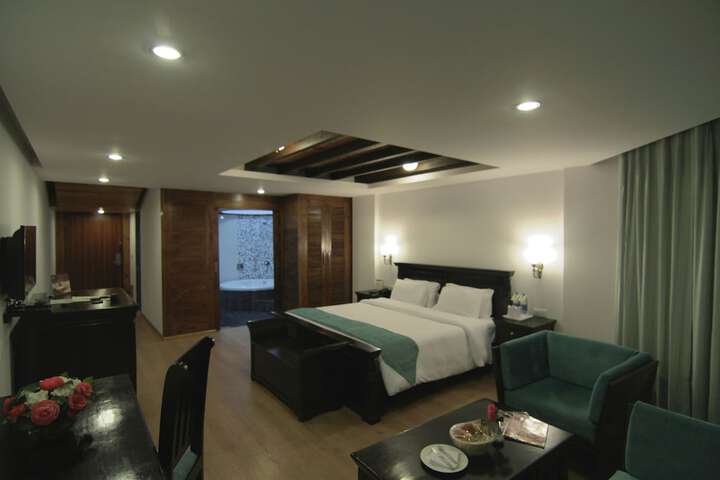 Room 14 of 76