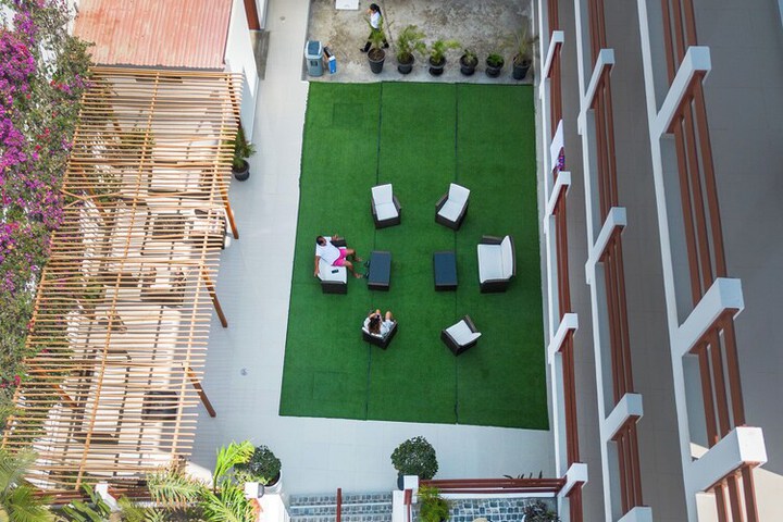 Hotel Exterior 41 of 44