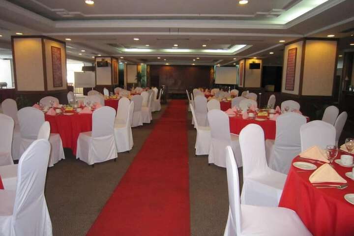 Ballroom/Hall 37 of 44