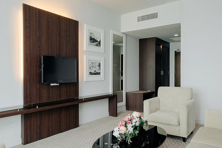 Room 53 of 148