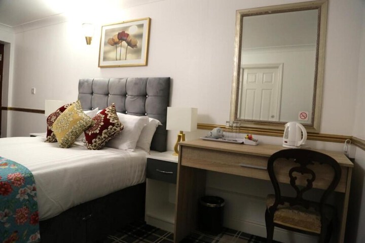 Room 8 of 20