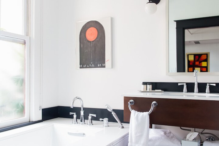 Deep soaking bathtub