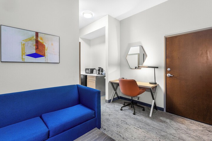 1 King Standard with Sofa Bed (6 of 10)