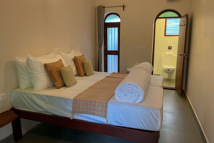 Room 8 of 107