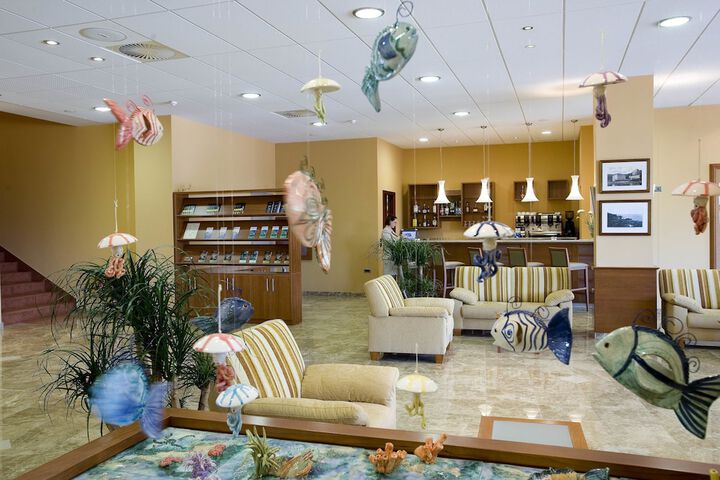 Entrance & Lobby