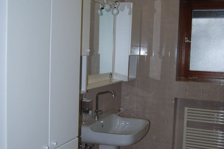Room 20 of 33