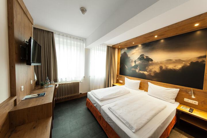 Room 7 of 42