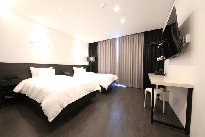 Room 29 of 117
