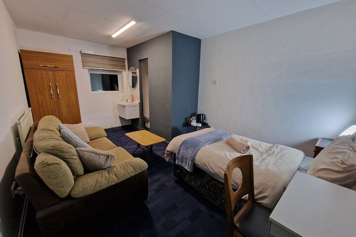 Room 6 of 23