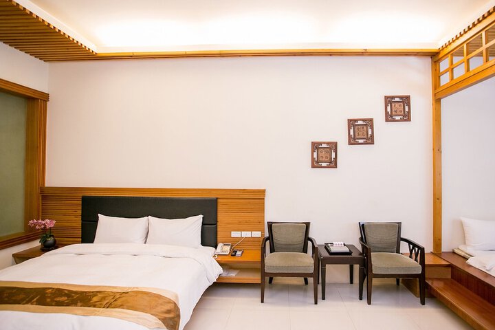 Room 8 of 68