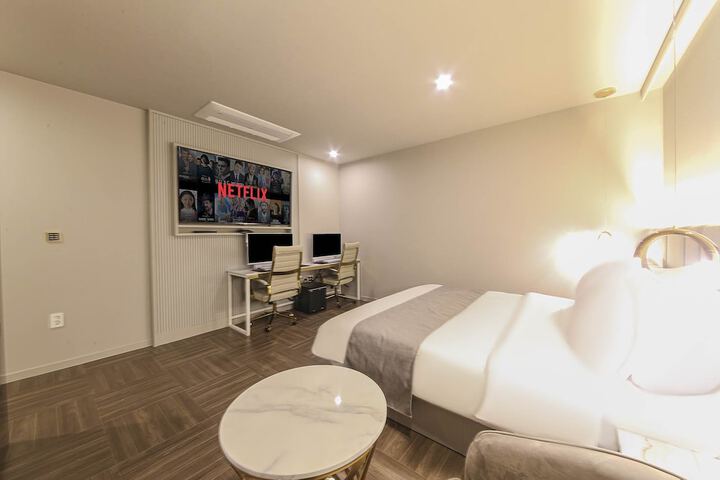 Room 5 of 45