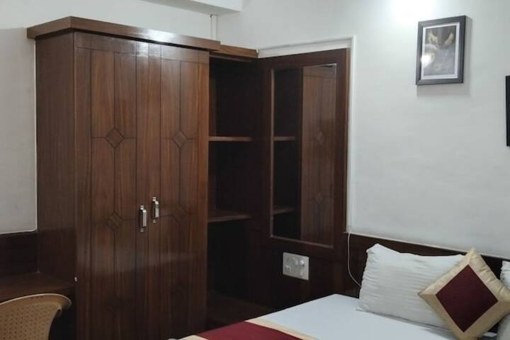 Room 10 of 18