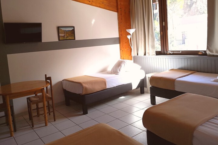 Room 6 of 19