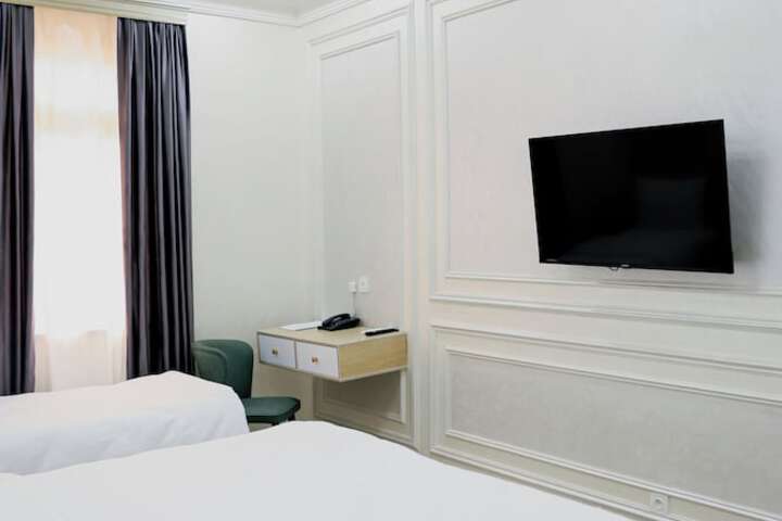 Room 9 of 35