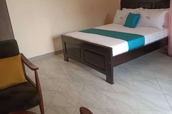 Room 7 of 18