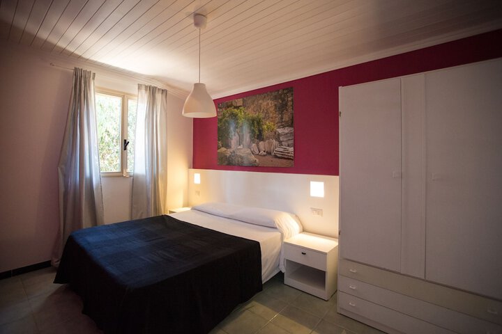 Room 15 of 48