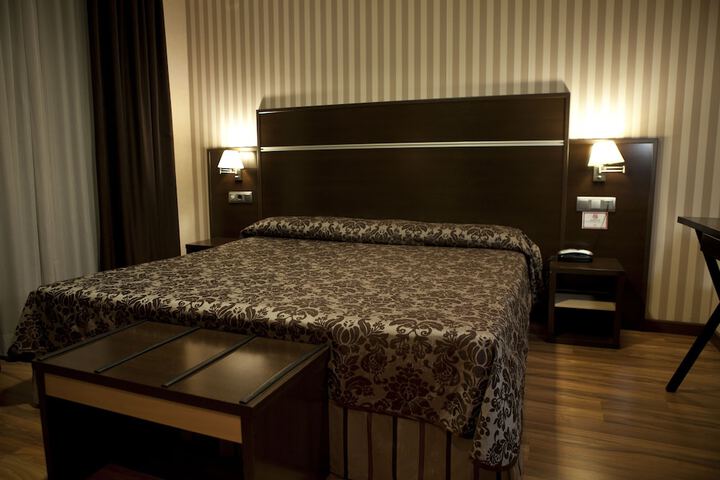 Room 8 of 13