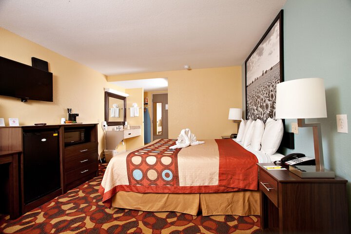 1 King Bed (38 of 45)