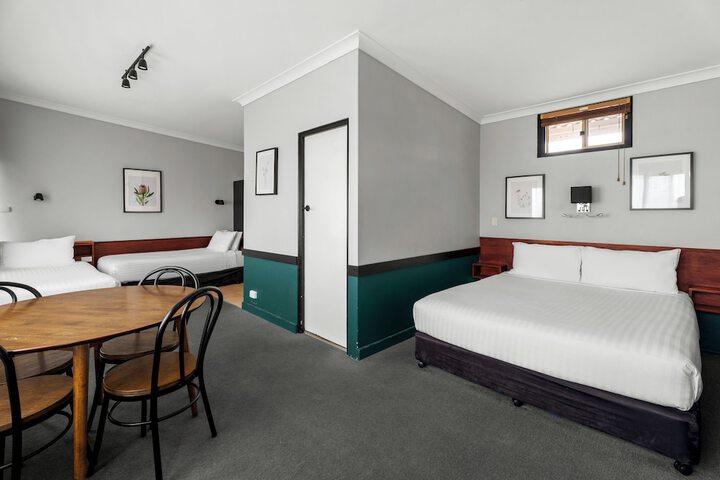 Room 10 of 43