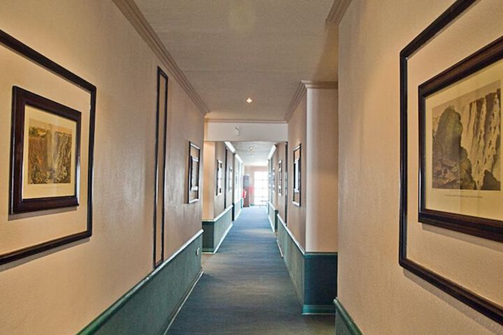 Ballroom/Hall 27 of 37